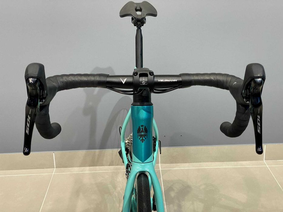 Rower Bianchi Oltre Race Aero Shimano 105 z 12 przełożeniami 2025/2026