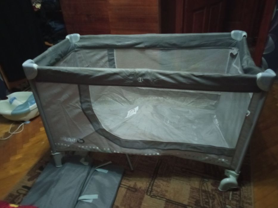 Продам туристичний манеж -ліжко