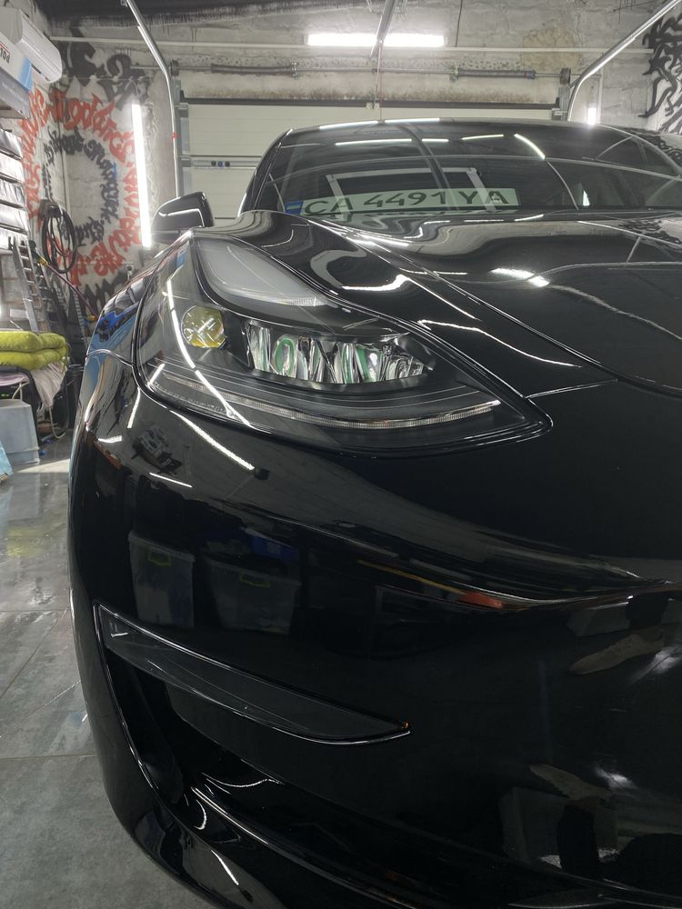 Tesla Model 3 2023 року Rest