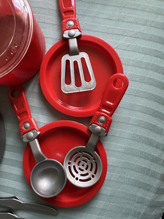 Дитяча посудка.