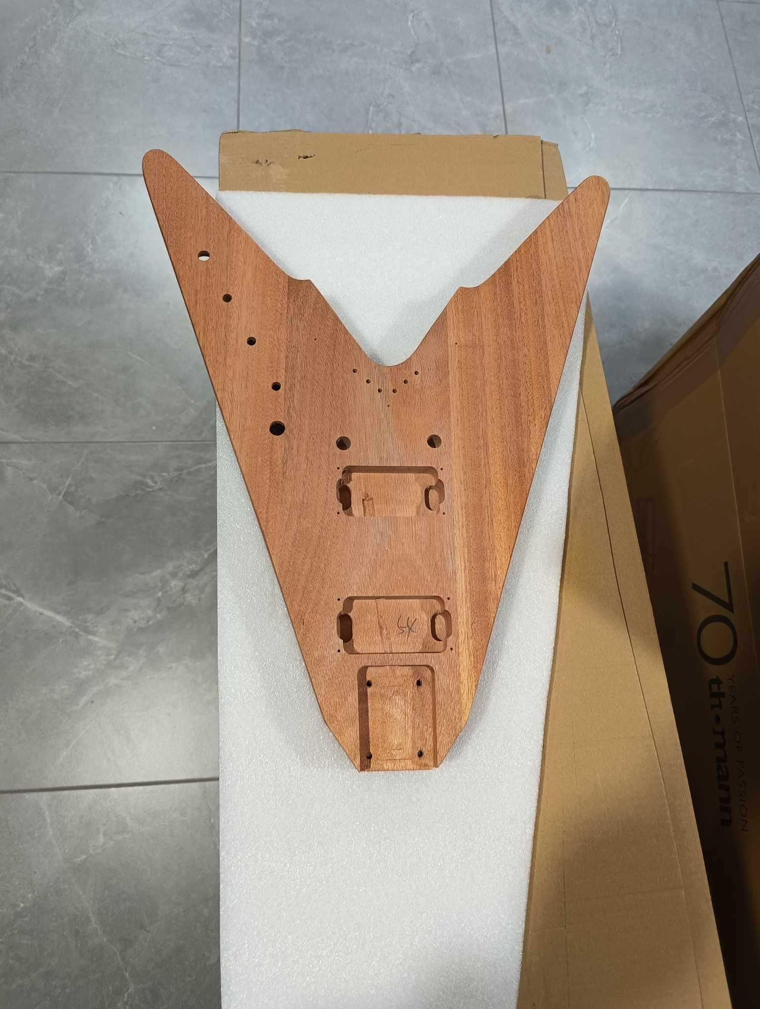Gitara do składania Harley Benton KIT DIY-typ Gibson Flying V