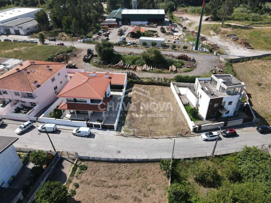 Terreno urbano em canelas