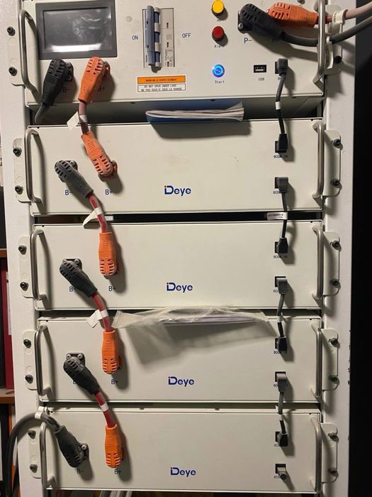 Гібридні інвертори та акумулятори