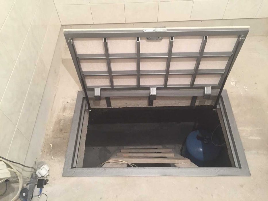 Напольный люк под плитку на газовых амортизаторах