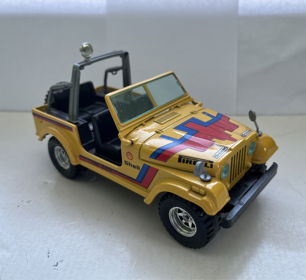 Model samochodu w skali 1:24 Jeep Wrangler Bburago Burago