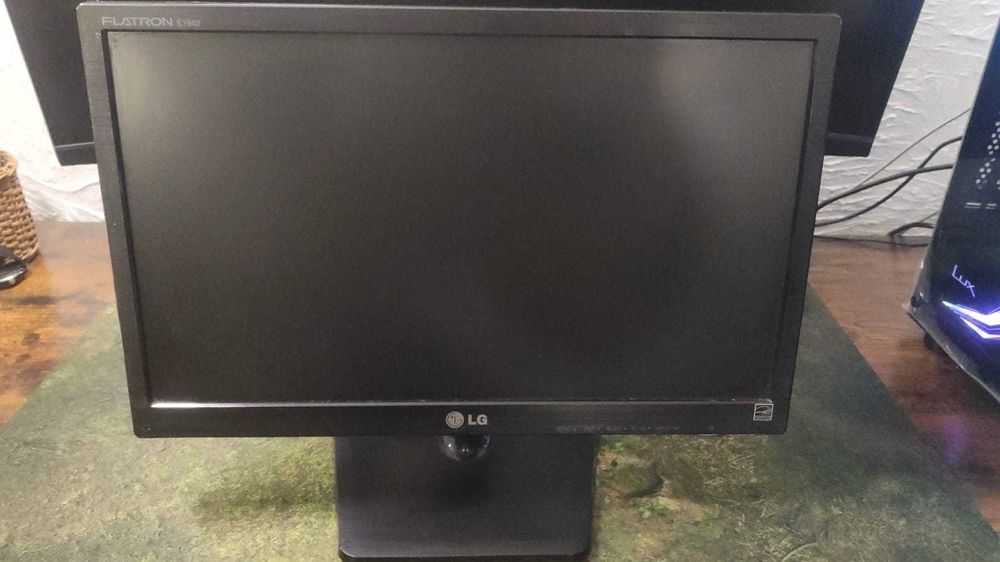 Monitor LED LG Flatron 18,5 cala