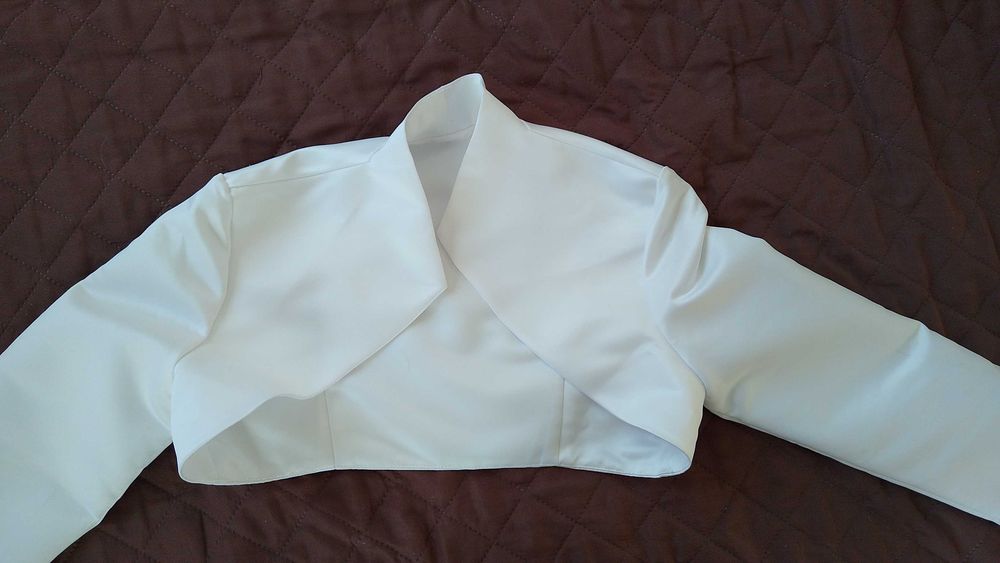 Bolerko ślubne ze stójką w kolorze białym