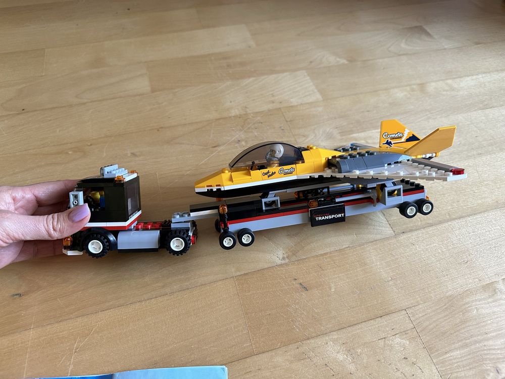 LEGO City 60289 Transporter odrzutowca pokazowego