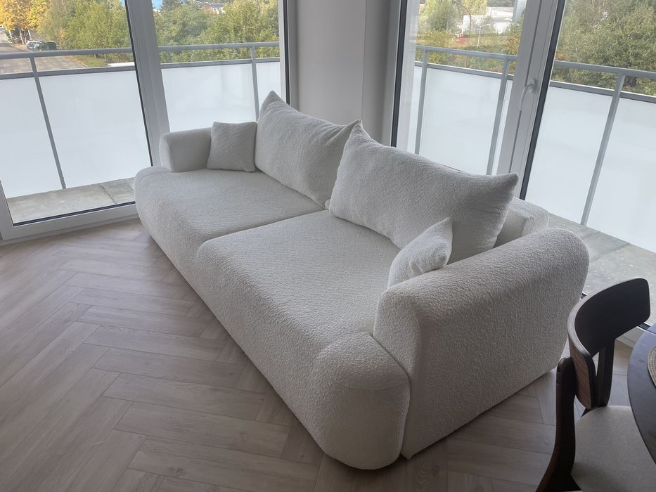 Kanapa rozkładana trzyosobowa Ovo z pojemnikiem kremowa boucle