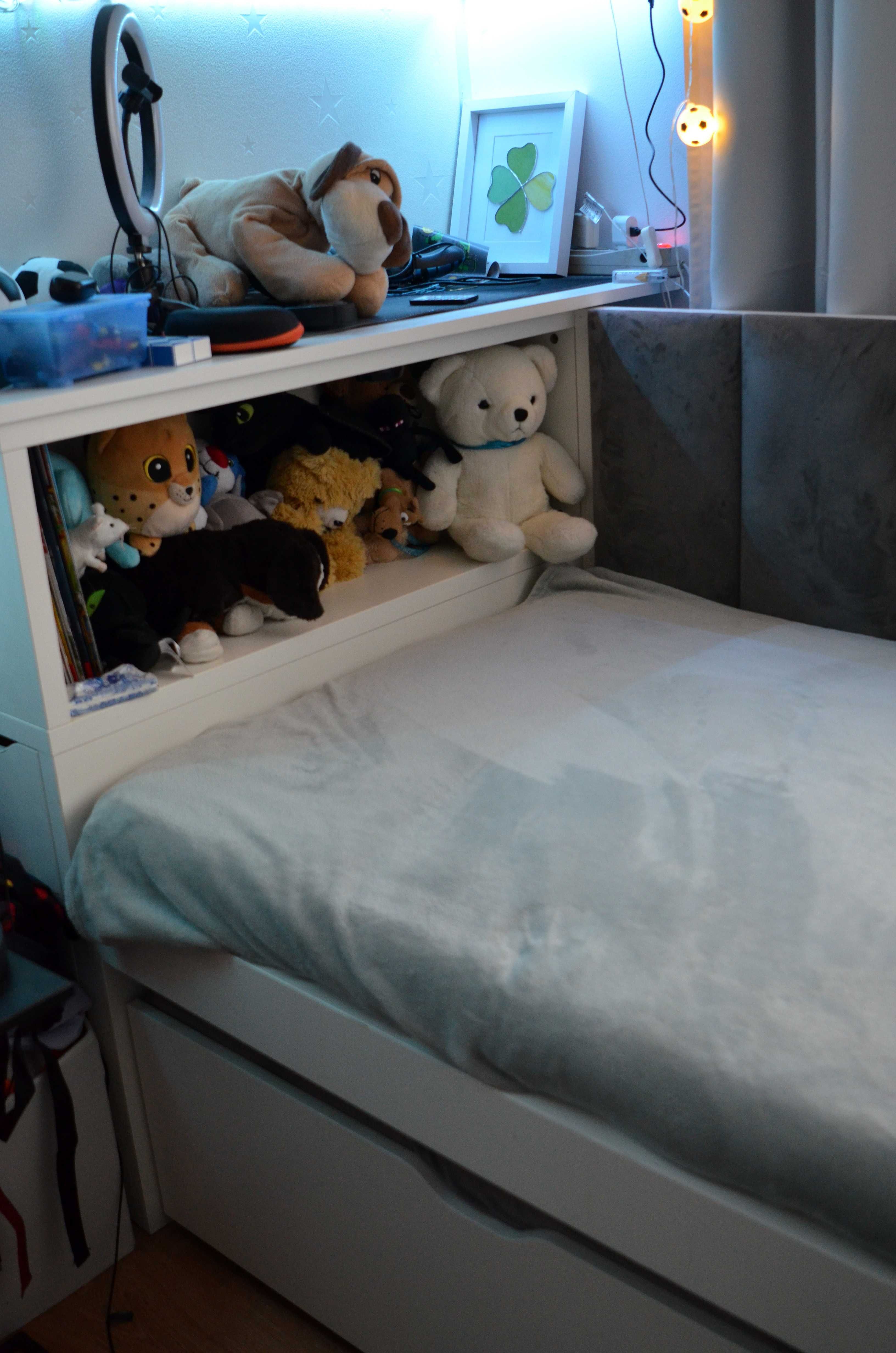 Łóżko IKEA FLAXA 90x200 z wysuwanym dodatkowym łóżkiem i zagłówkiem.