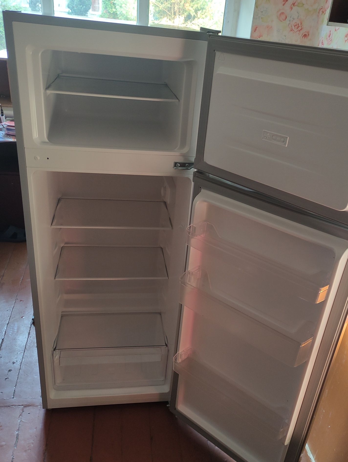 Продам холодильник REFRIGERATOR