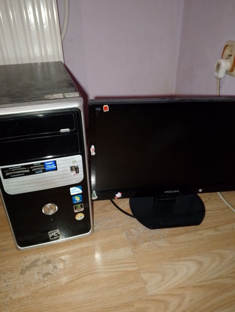 Komputer stacjonarny pc + monitor Philips