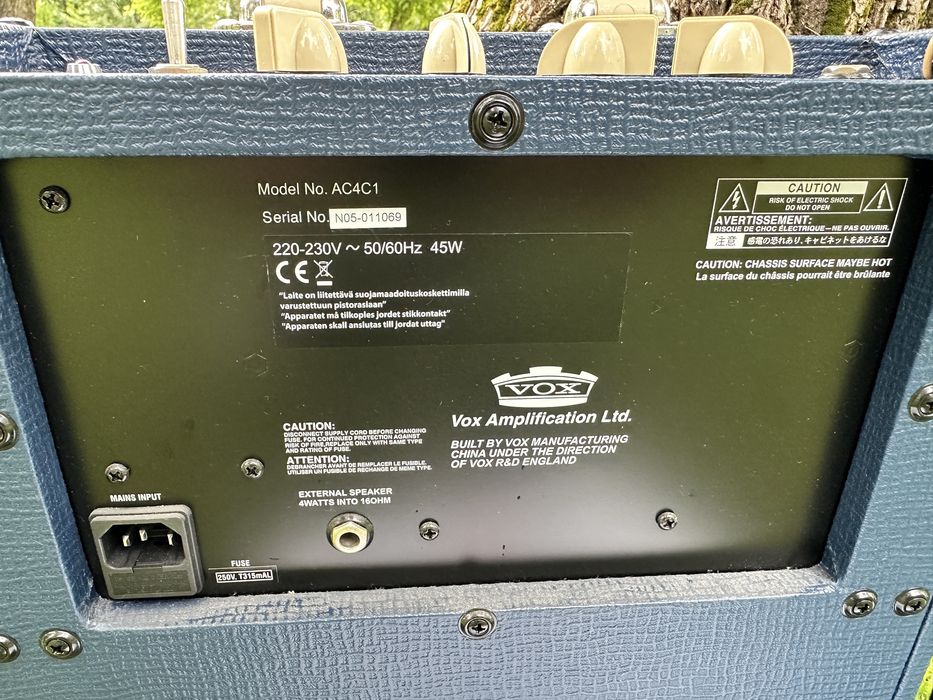 Електрогітара jackson kuxt blk king v bk комбопідсилювач vox