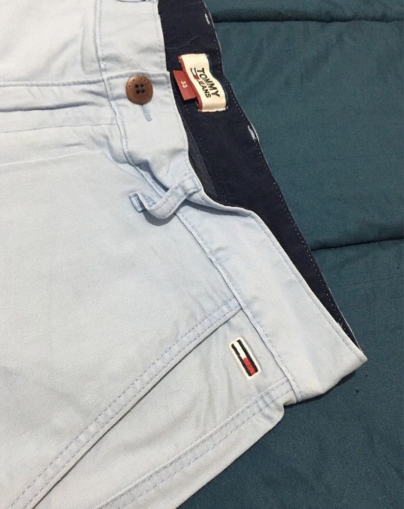 Calções azul-bebé da Tommy Jeans