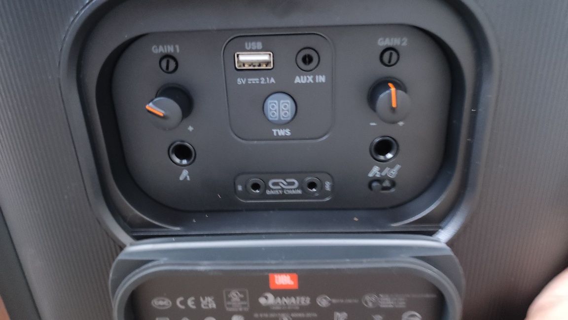 JBL partybox 710