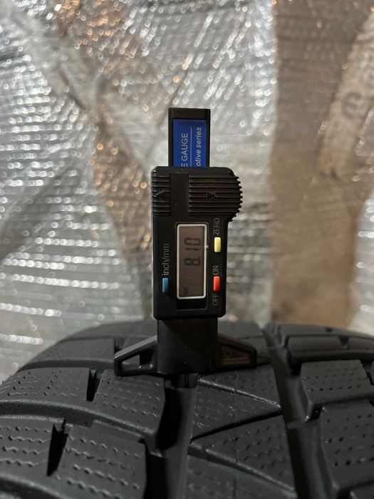 Шини Б/в 245.40.19 пара  Falken