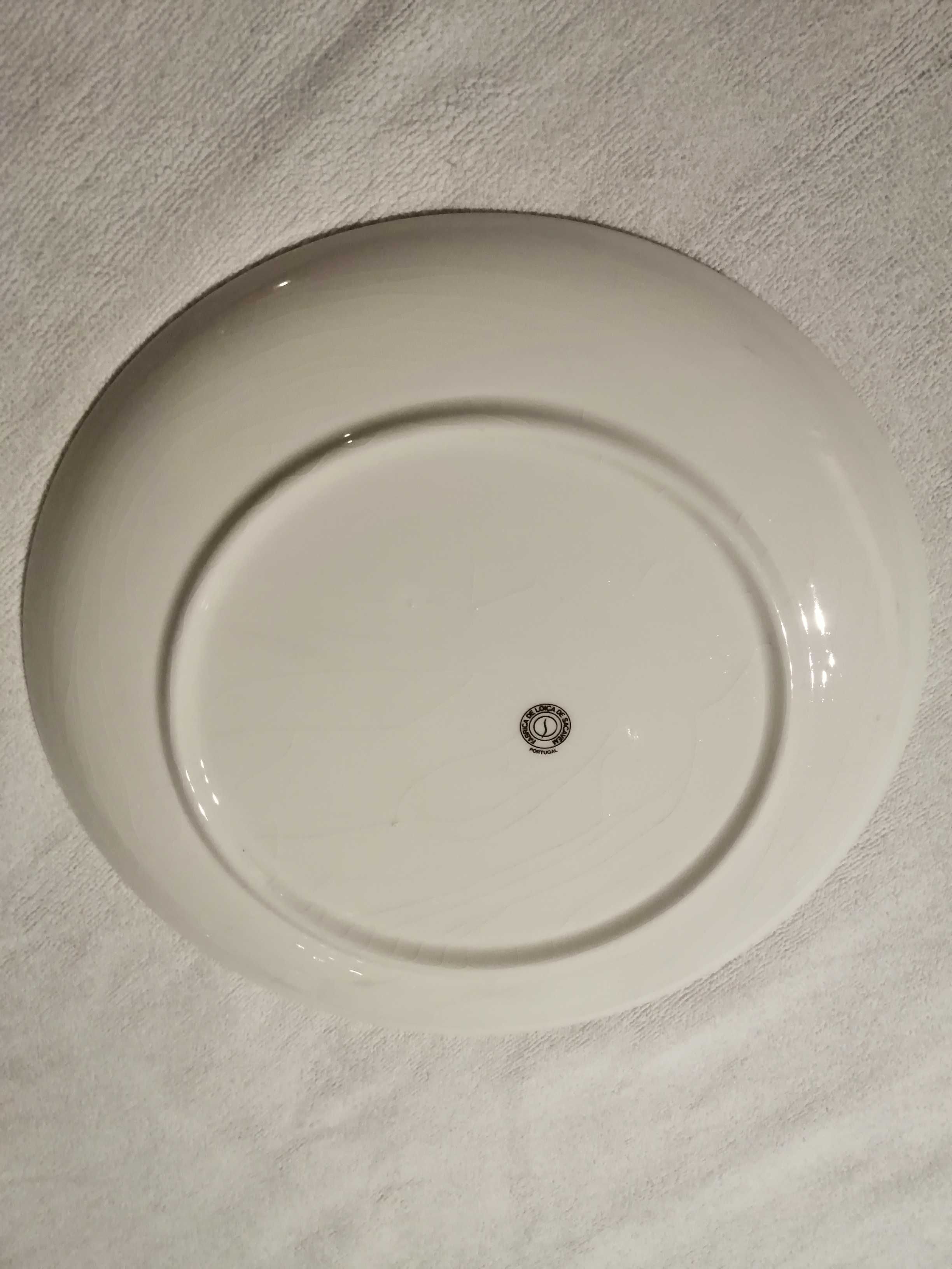 Prato antigo em faiança Sacavém  (28,5 cm de diâmetro). Arte popular