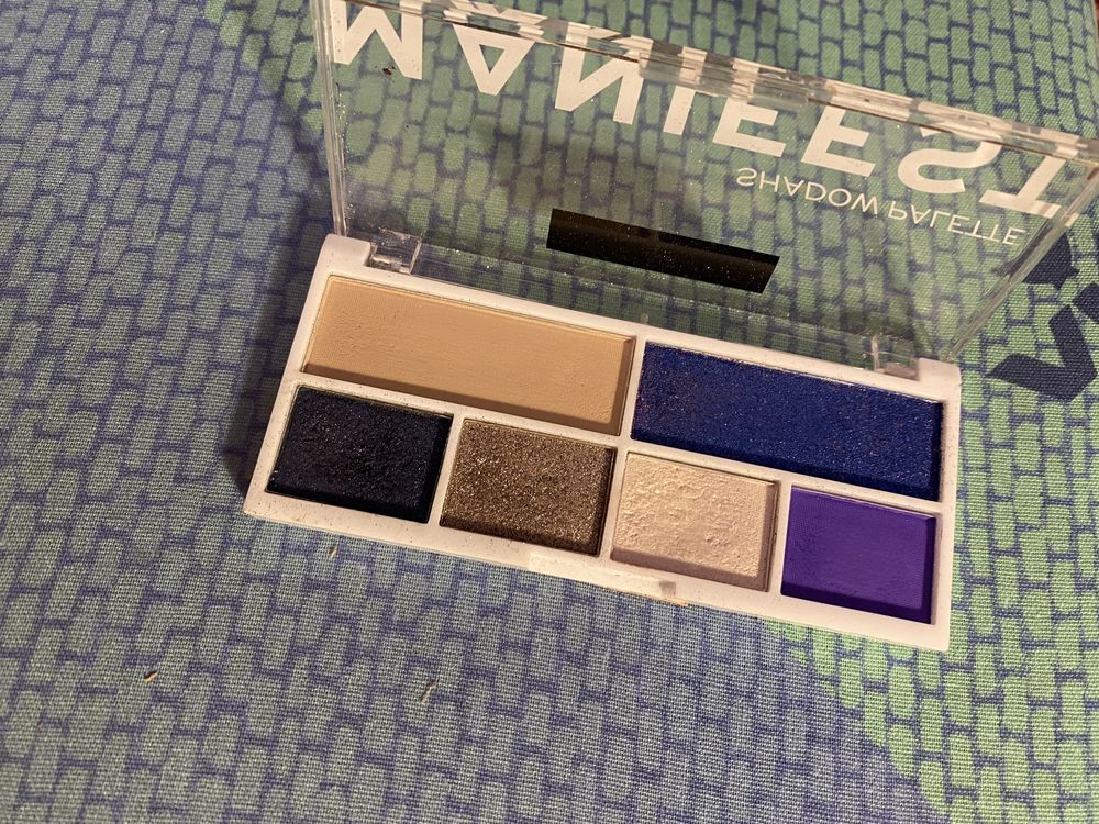 Cienie Revolution i eyeliner blue Revolution