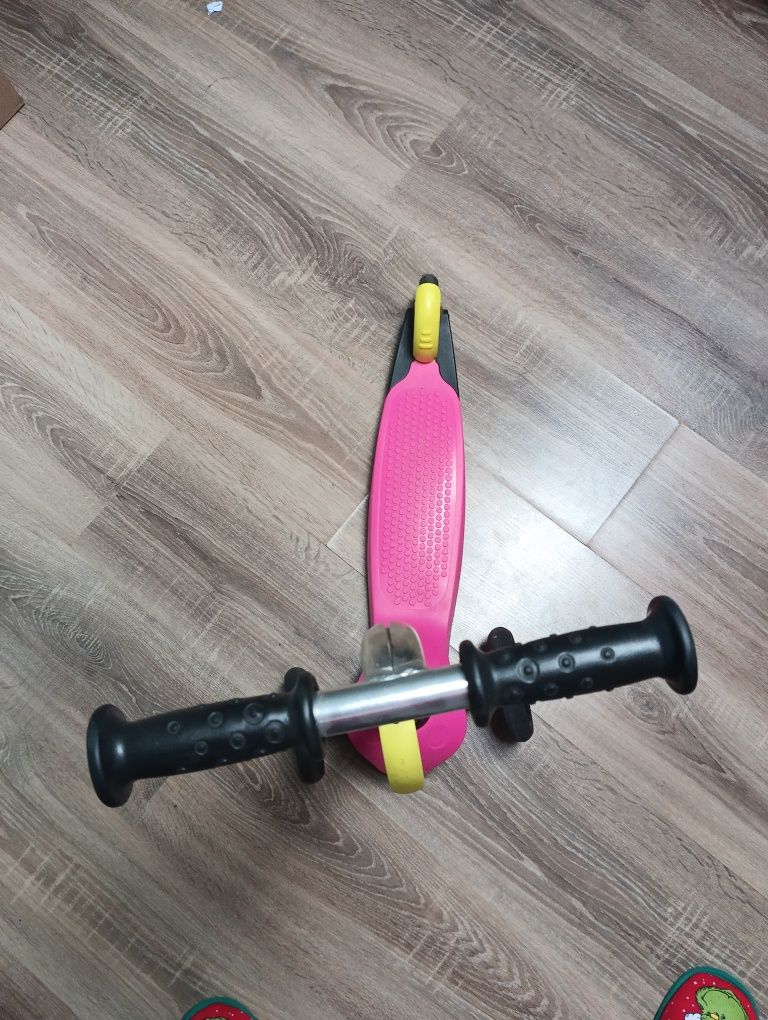 Trotinete rosa de 3 rodas