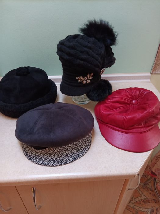 Берети та шапки ,нові
