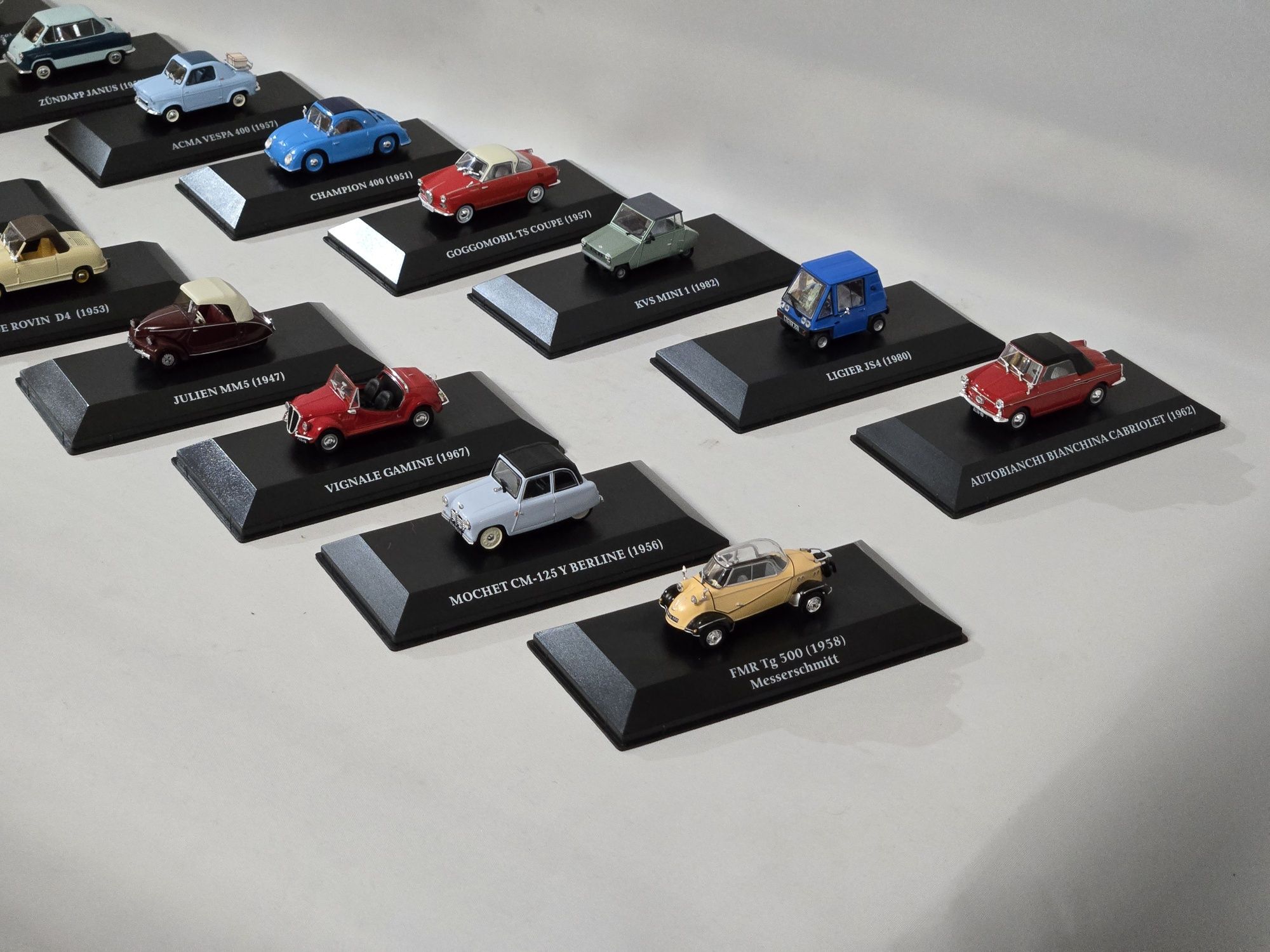 Coleção de miniaturas micro carros 1/43