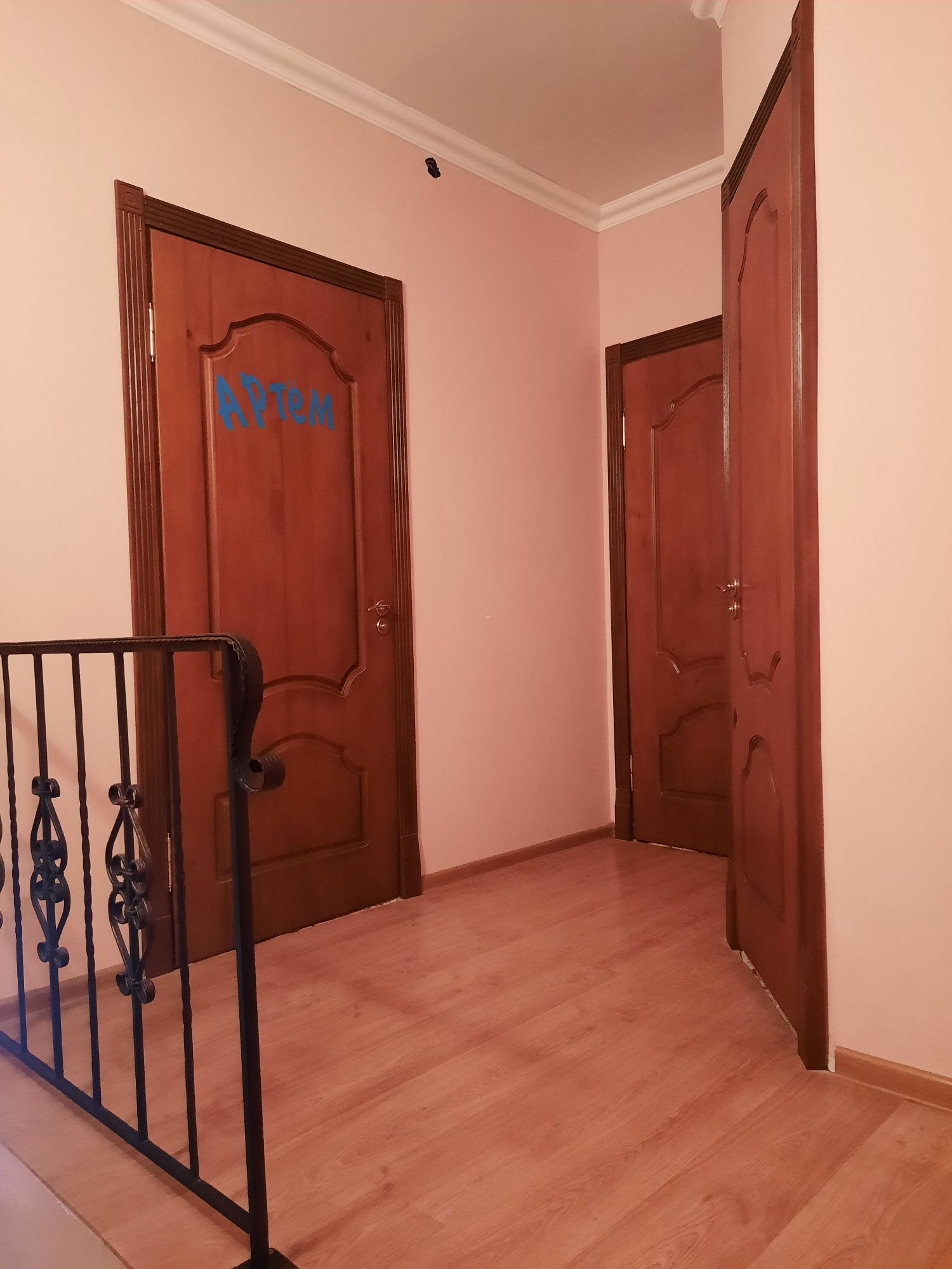 Продам  половину будинку в центрі від власника може підійти під бізнес