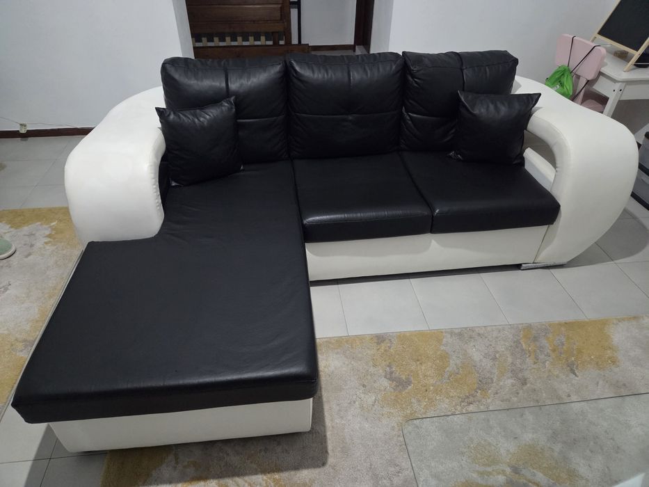 Sofá preto e branco