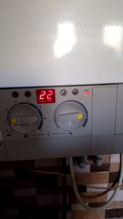 Котел димохідний двухконтурний на запчастини ціна 4000 гр.на25кв