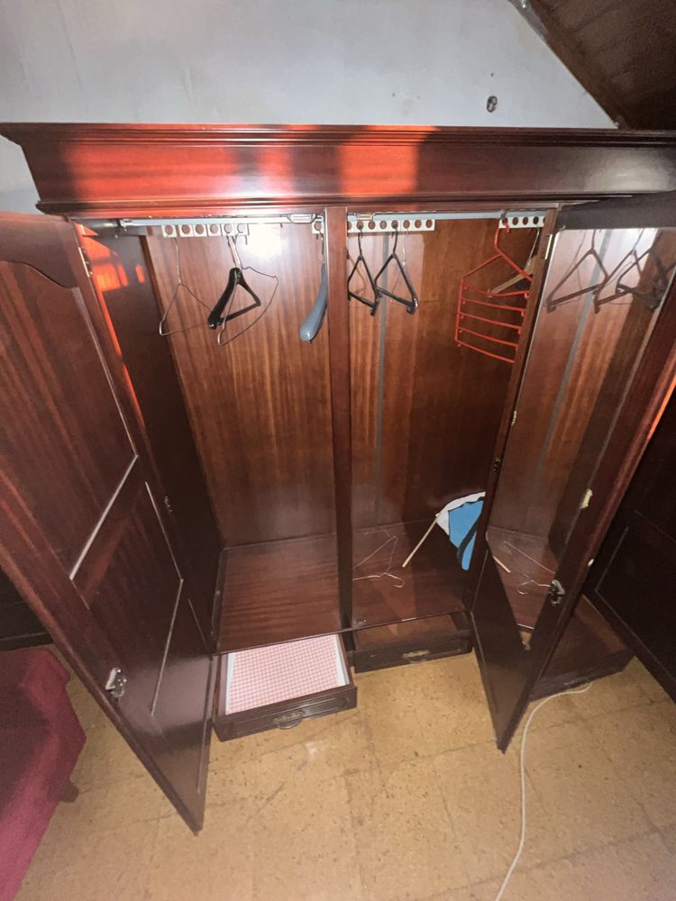 Mobilia de quarto antiga em bom estado