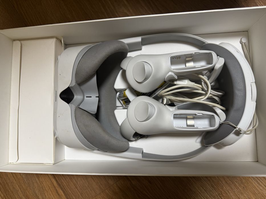 VR шлем pico 4 окуляри віртуальної реальності