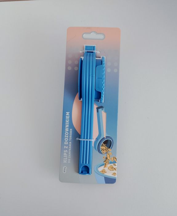 klips z dozownikiem marki Eloy do zamykania torebek. 

Umożliwia szcze