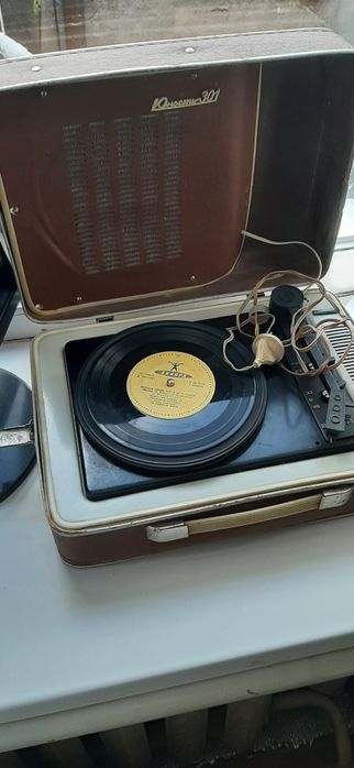 Плостинковый потефон юность 301