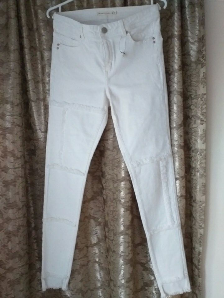 Spodnie jeansy eleganckie rozm. M/S białe super modne dopasowane