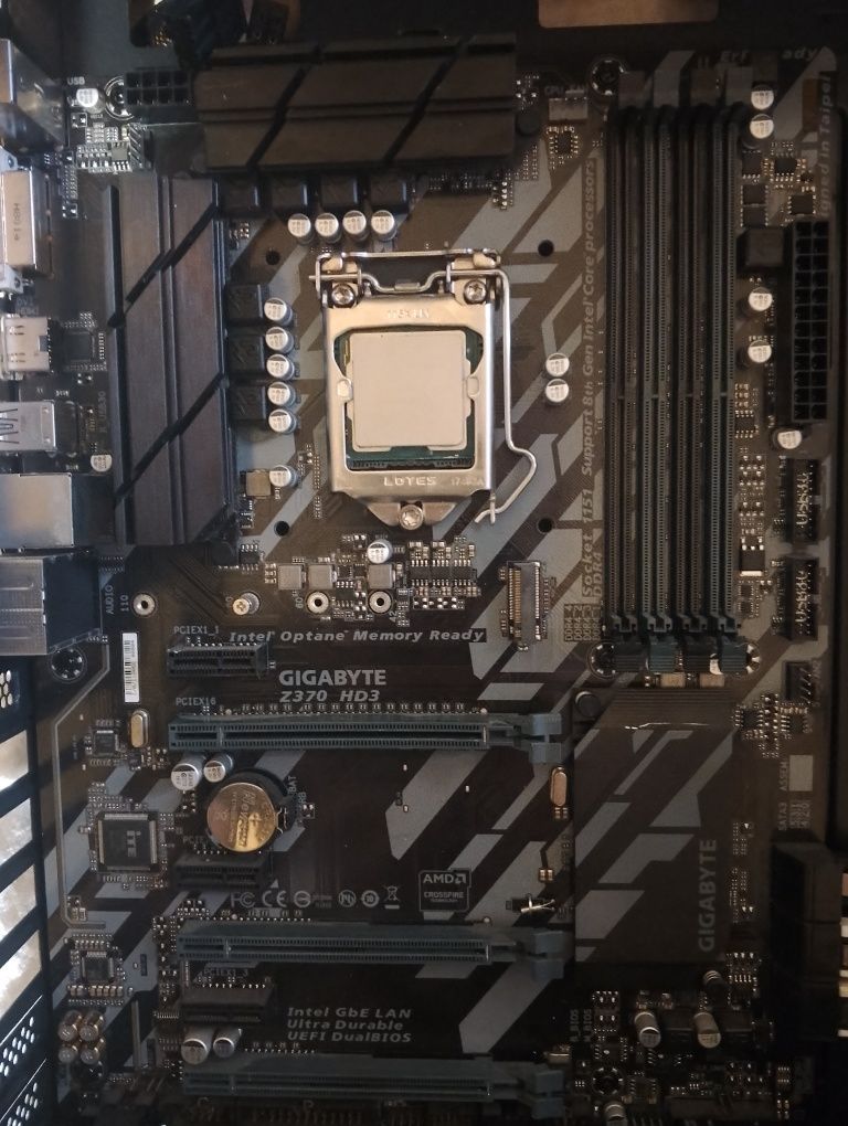Gigabyte z370 hd3 + intel core i5 9600k