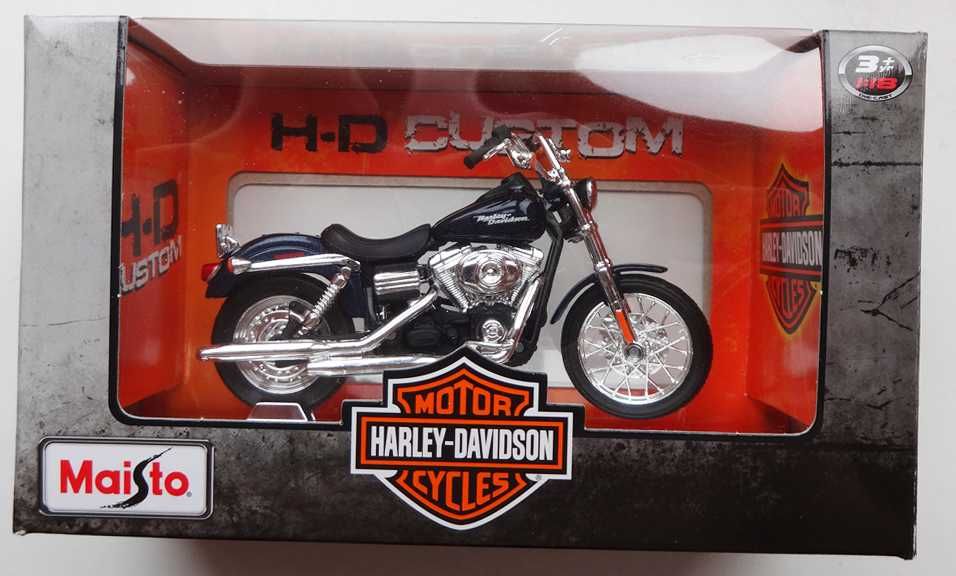 Модель мотоцикла Harley-Davidson 2006 FXDBI Dyna Street Bob 1:18