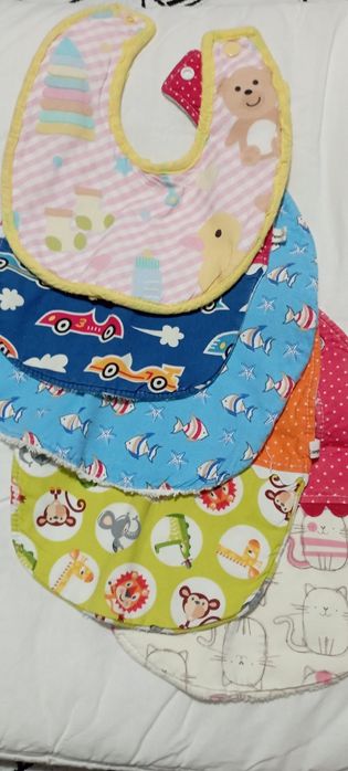 Conjunto de 5 Babetes de felpo coloridos