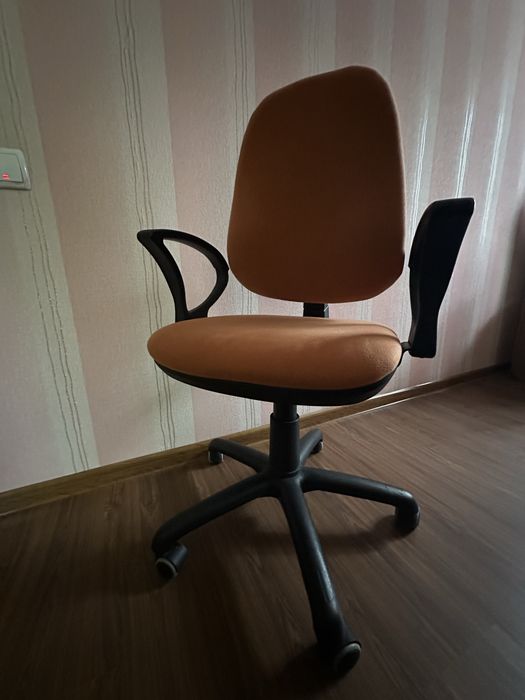 Крісло офісне на колесах, кресло, стул на колесах