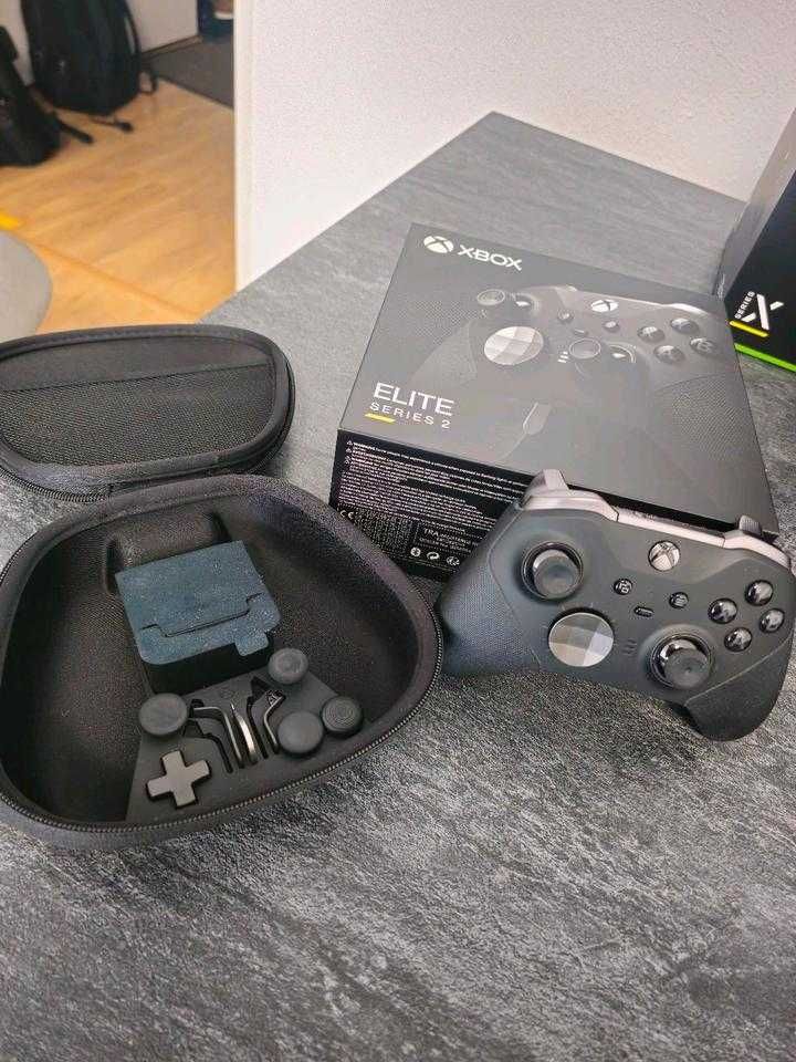 Konsola Xbox Series X 1 TB, 3 kontrolery, gry i słuchawki