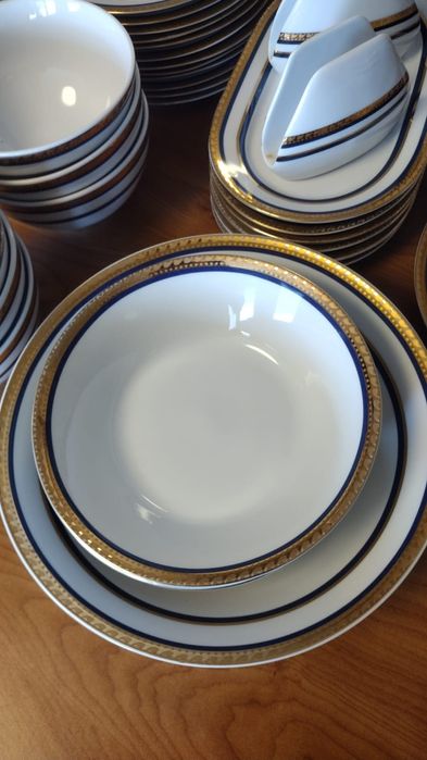 Serwis obiadowy 12 osób z porcelany Włocławek granatowo-złoty