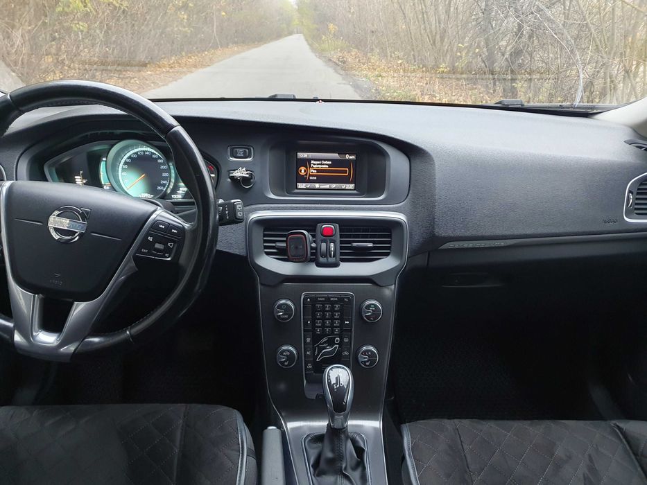 Продам авто Volvo V40 Cross Country 2014