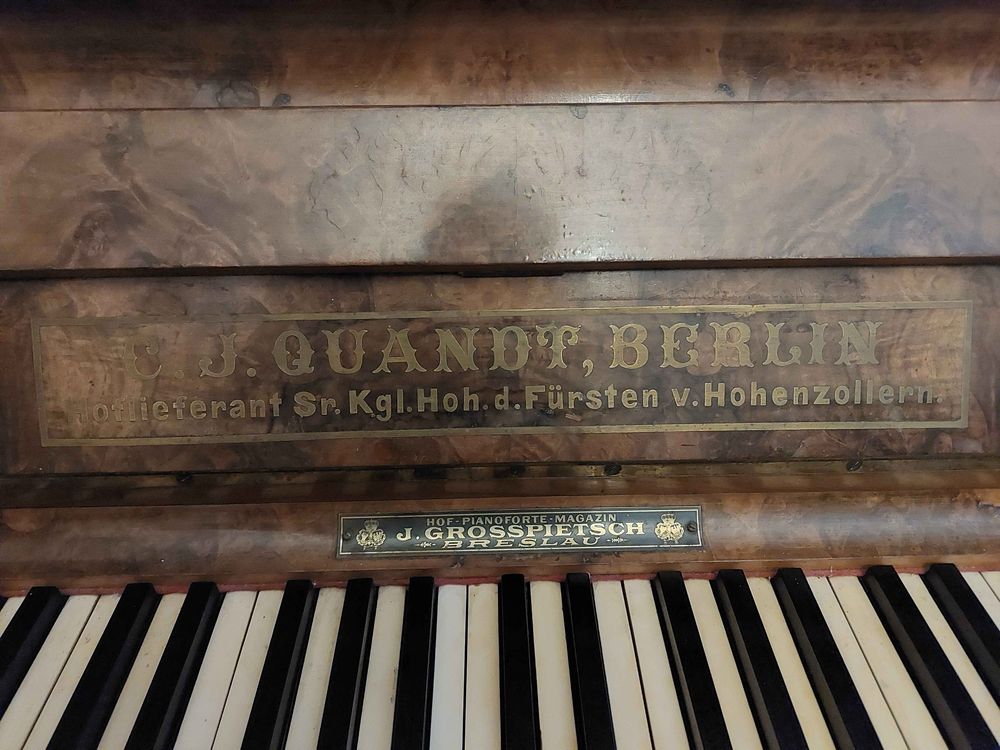Pianino WILHELM MENZEL D.R.P. 115486