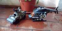 helicóptero e jipe de guerra brinquedo com soldado