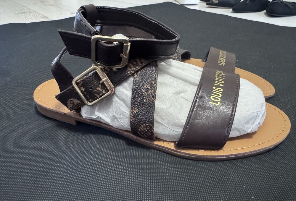 Босоніжки louis vuitton
