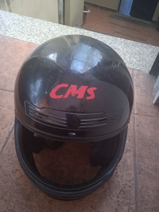 capacete usado parar de mot