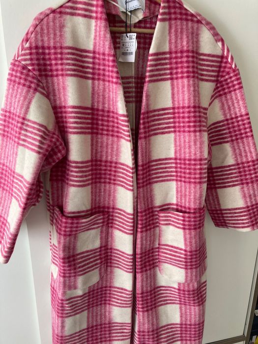 Casaco rosa e branco