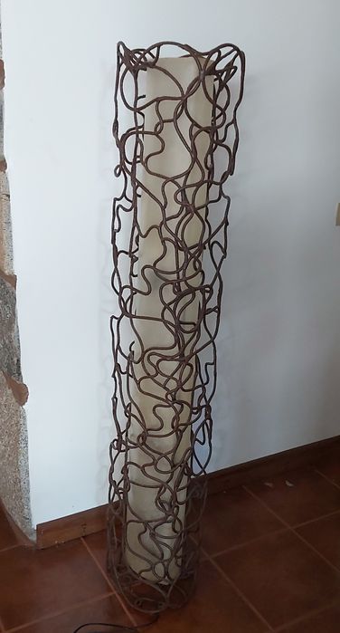 Vendo candeeiro de pé com 150 cm como novo