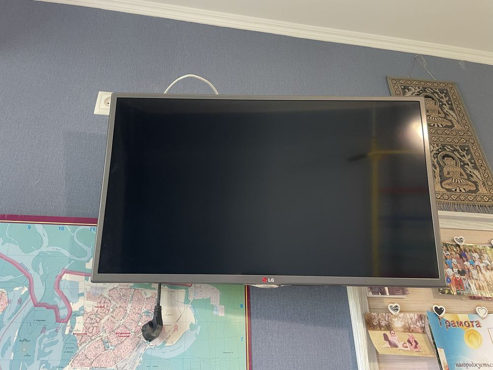 Продам LCD телевізор 32