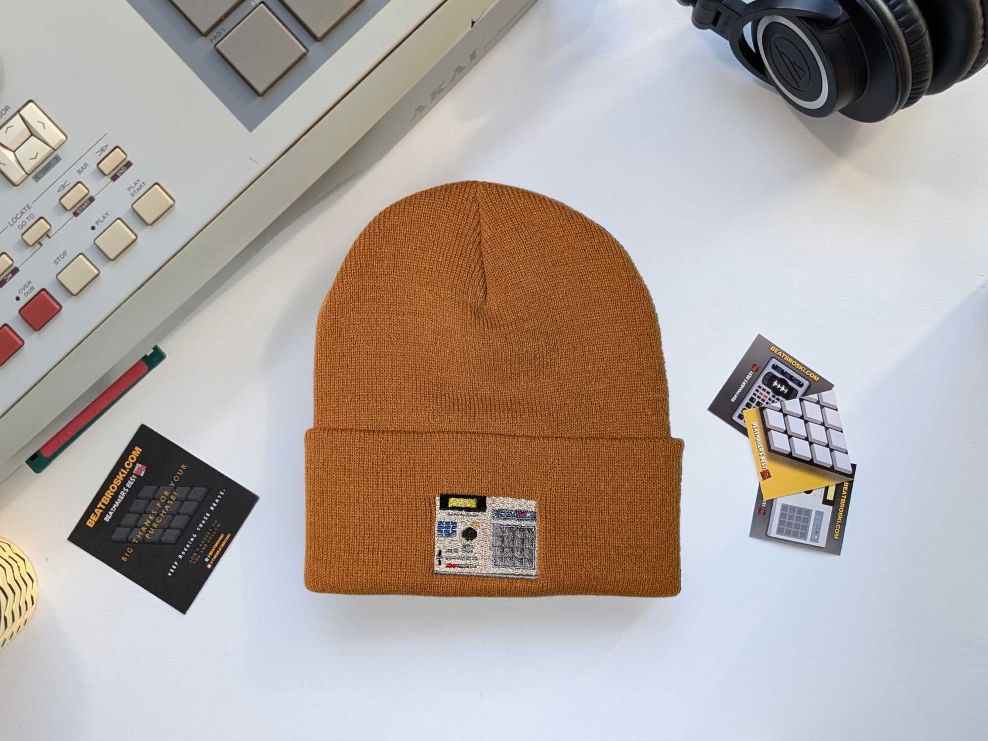 Akai MPC 2000XL czapka z pięknym haftem zimowa beanie NA PREZENT