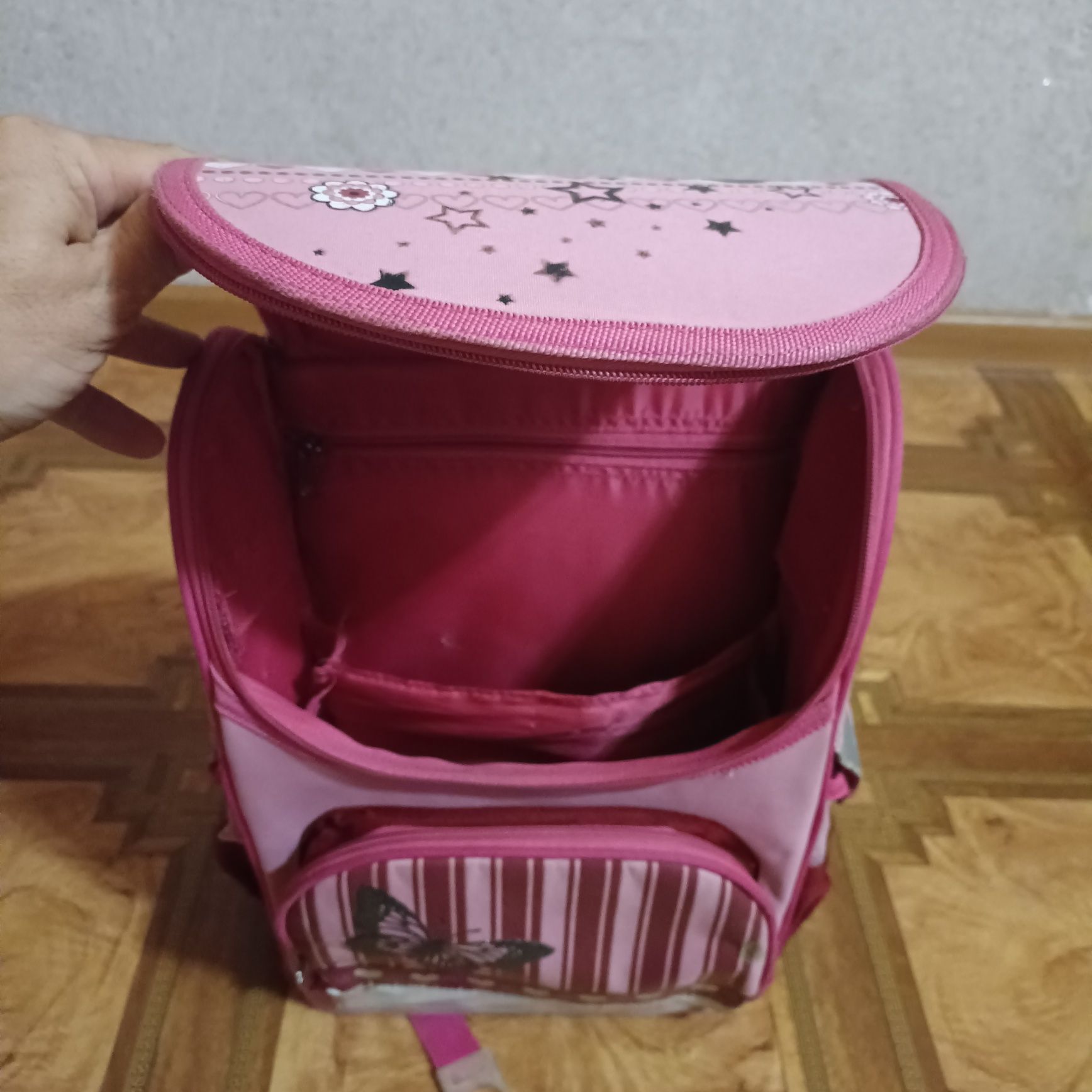 Шкільний рюкзак для дівчинки