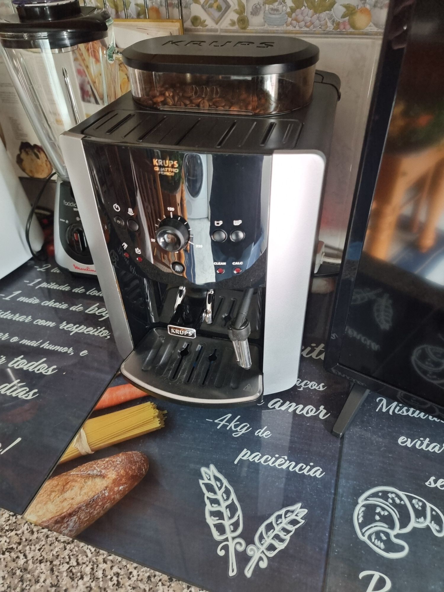 Máquina de café Krups.